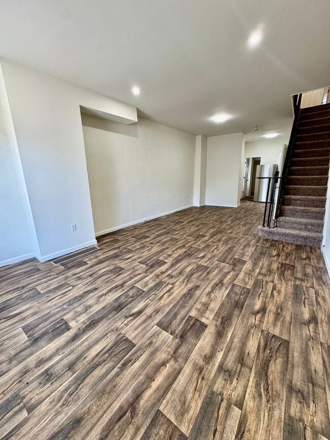Building Photo - Spacious 4-Bedroom Home with Central Air a...