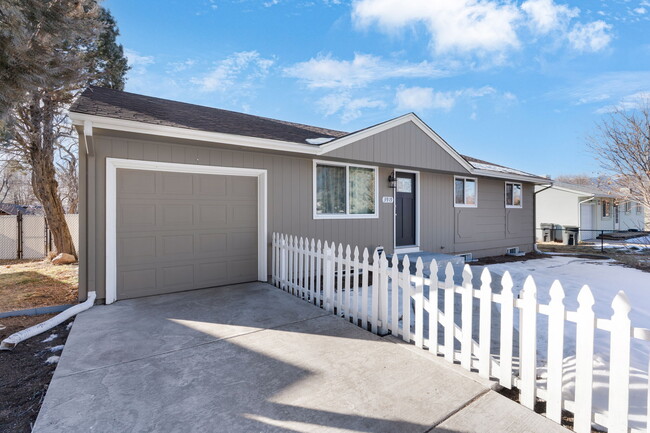 Building Photo - 3919 Tennyson Ave