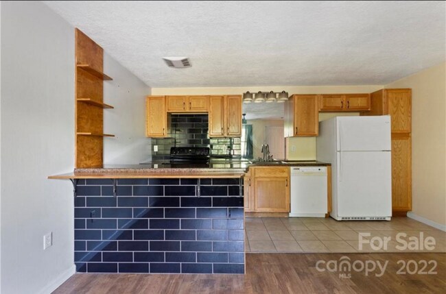 Foto del edificio - 140 Holly St