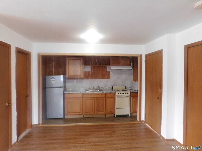 Building Photo - 5 Larson Dr
