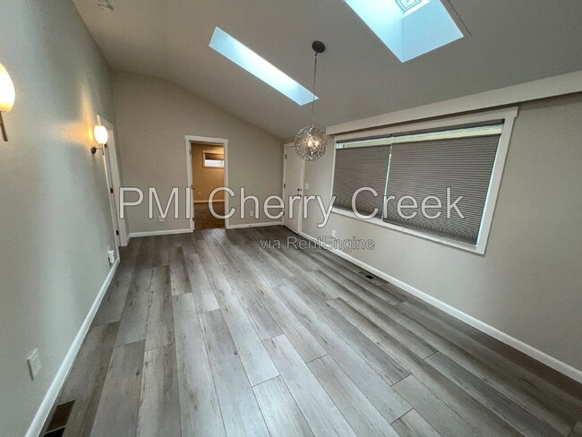 Building Photo - 3000 S Holly Pl