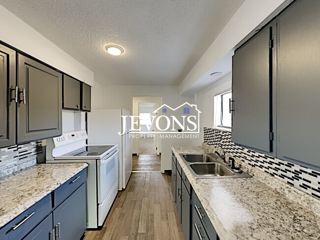 Building Photo - 2104 S 8th Ave Union Gap, WA 98903-1364