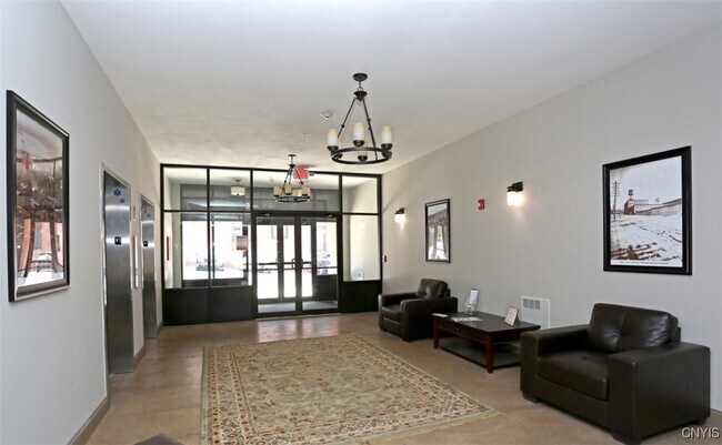 Foto del edificio - 721 N Clinton St