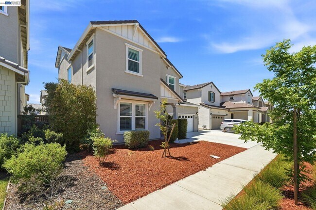Building Photo - 1550 Plumas Dr