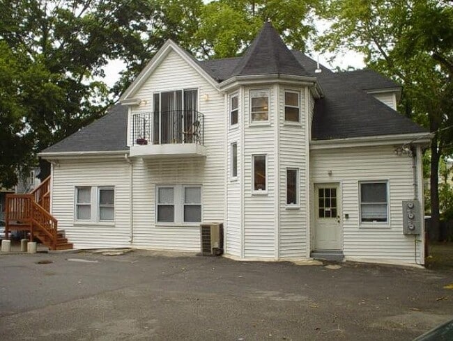 Building Photo - 14 Gardner St
