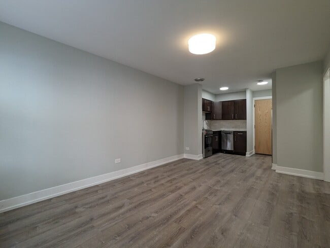 Building Photo - 454 W Barry Ave