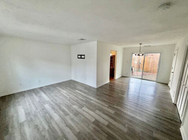 Foto del edificio - 2082 Lenoa Ln