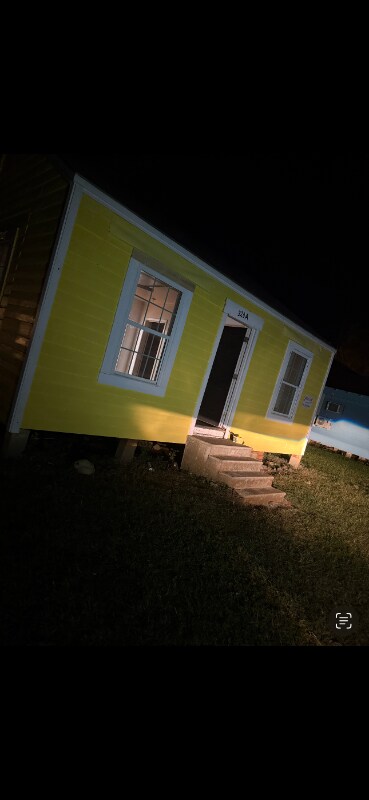 Foto del edificio - 320 W College St