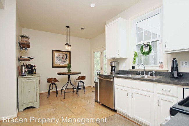 Building Photo - 3 br, 2.5 bath House - 113 Running Fox Lane