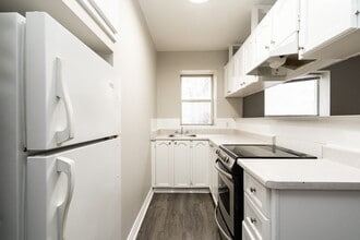 Building Photo - 81 Isabella St