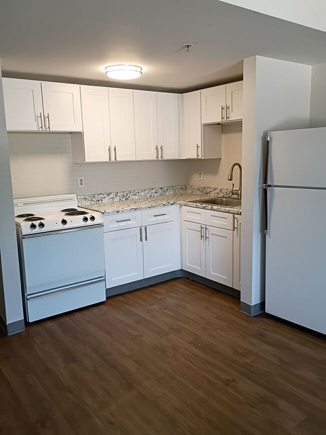 Building Photo - The Current Apartments