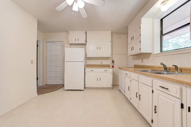 Foto del edificio - 604 S Flood Ave