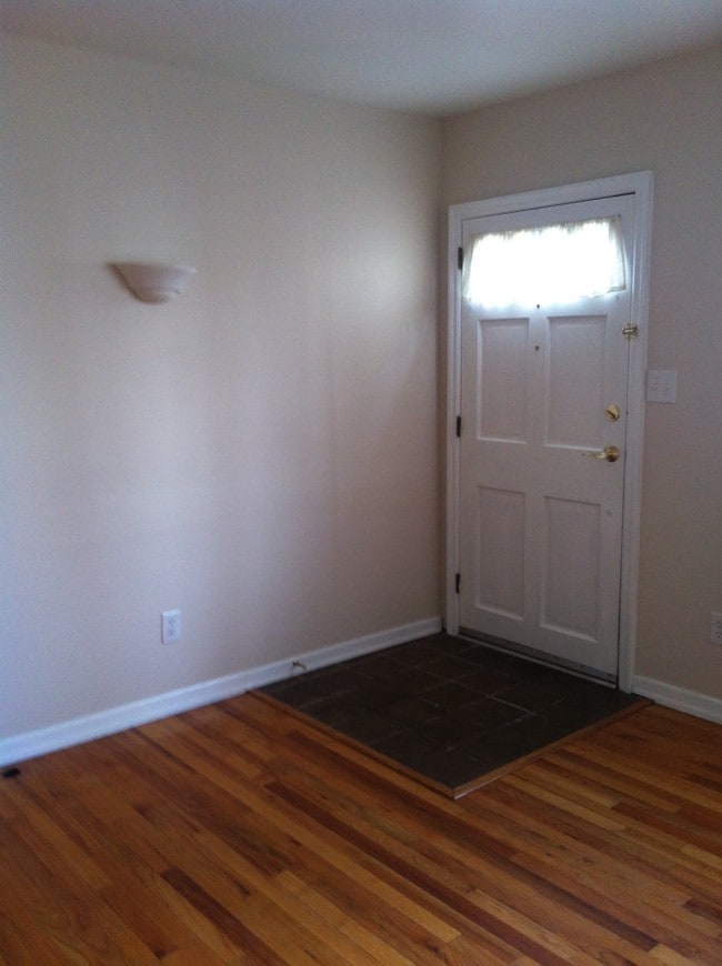 Living Room - 730 Lincoln St