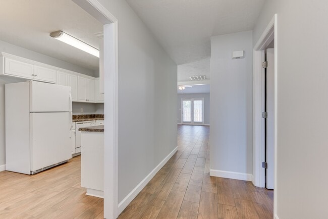 Building Photo - 1609 Bradley Way