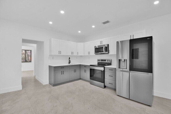 Building Photo - 1102 NW 103rd St