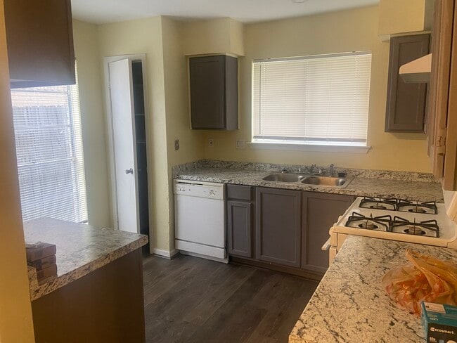 Building Photo - 502 Brookford Dr