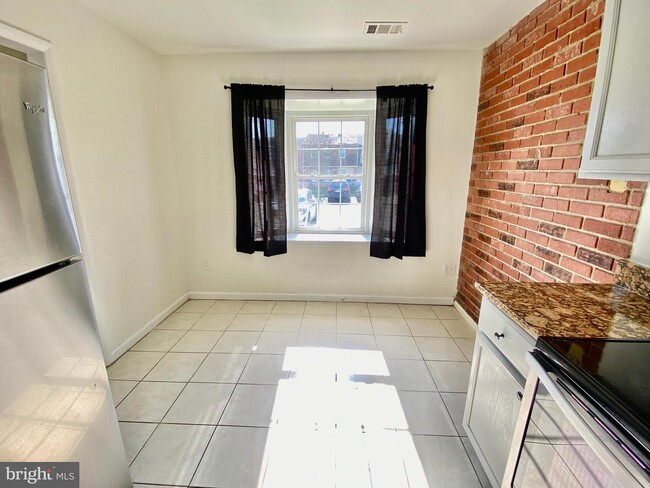 Building Photo - 14748 Tamarack Pl