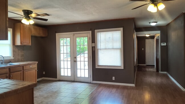 Building Photo - 1113 W 33rd Ave