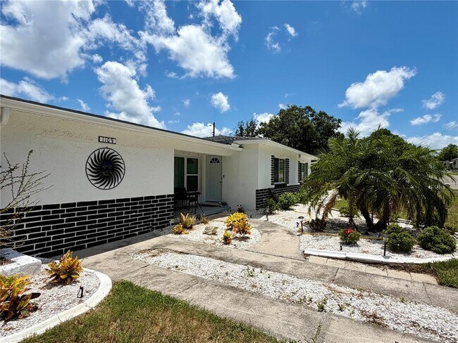 Building Photo - 1109 S Betty Ln