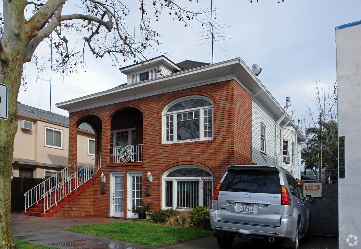 Primary Photo - 2727 T St