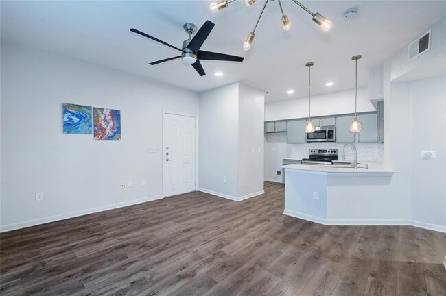 Foto del edificio - 2320 Gracy Farms Ln