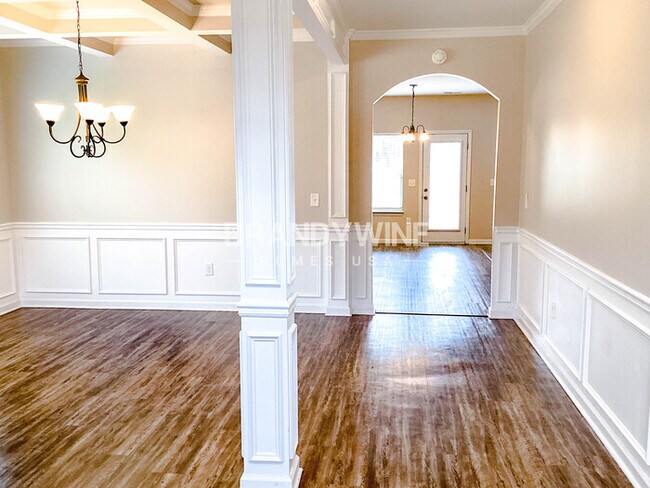 Building Photo - 355 Mary Dr