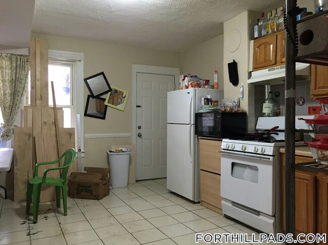 Building Photo - 160 Centre St