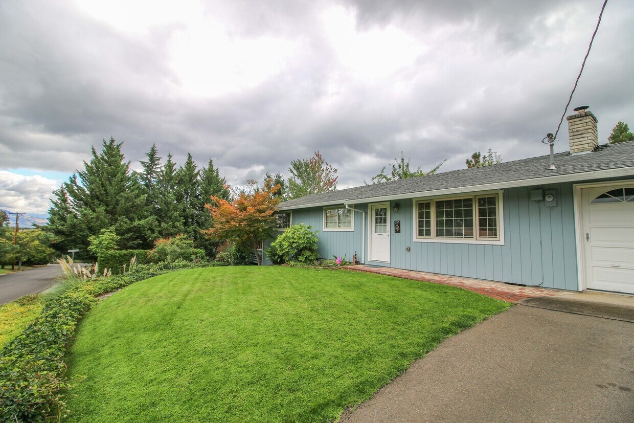 Foto principal - Updates throughout! Pet friendly Jacksonvi...