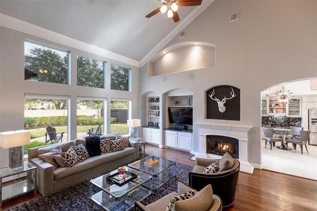 Building Photo - 5826 Santa Fe Springs Dr