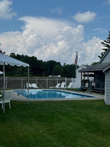 Building Photo - 12 Meadow Ln