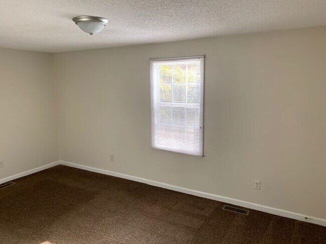 Foto del edificio - 807 Evening Shade Ln