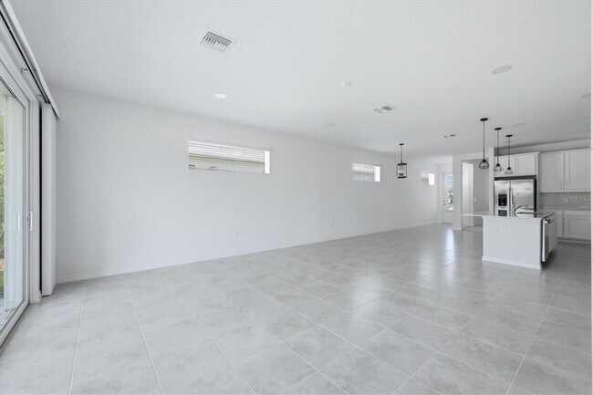 Foto del edificio - 8113 Sternway Rd
