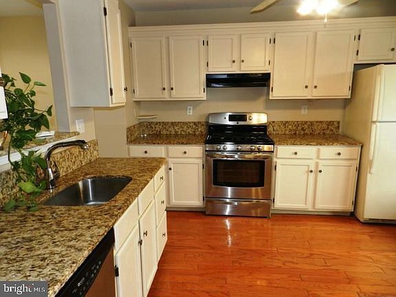 Building Photo - 75 Victoria Dr