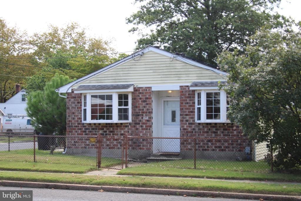 Primary Photo - 402 W Evesham Rd