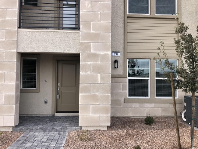 Building Photo - 894 Bronzite St