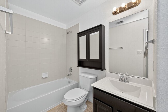 Building Photo - 83 West Wading Pond Circle