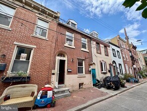 Building Photo - 912 S Fairhill St