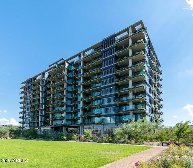 Foto del edificio - 7120 E Kierland Blvd