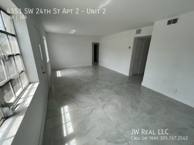 Primary Photo - 4351 SW 24th St