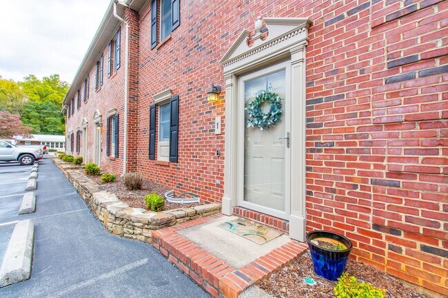 Foto del edificio - Beautiful 2 Bed, 2.5 Bath Condo in Johnson...