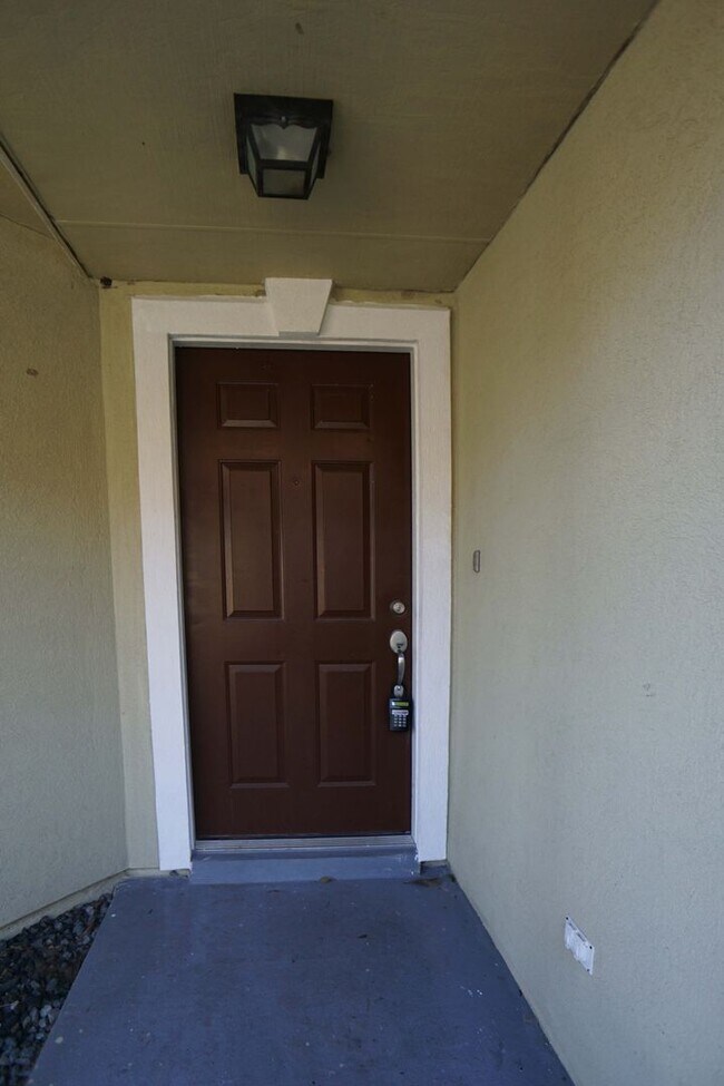 Building Photo - 3 Bed/2 Bath/ 2 Car Garage Home In Villas ...