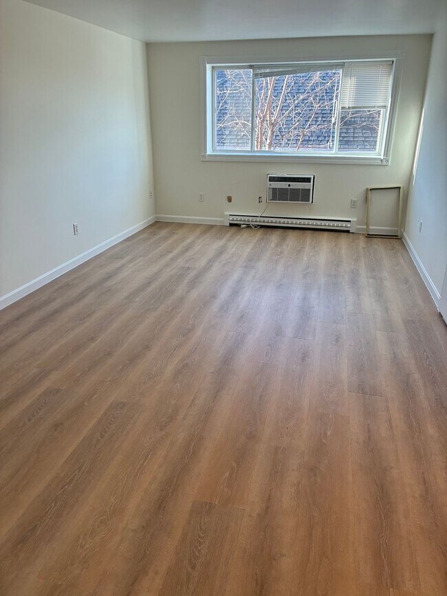 Photo - Nicely updated 2 bed unit near the Green Line in Brighton House