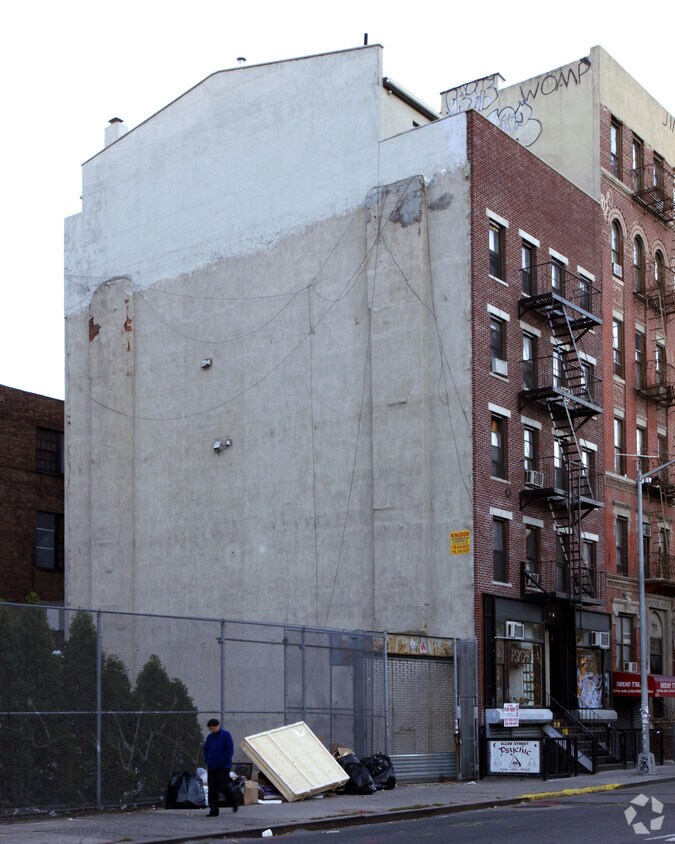 Primary Photo - 123 Allen St