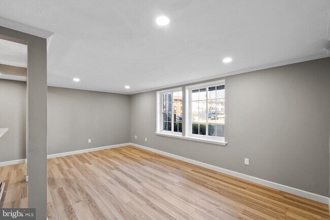 Foto del edificio - 8385 Brockham Dr