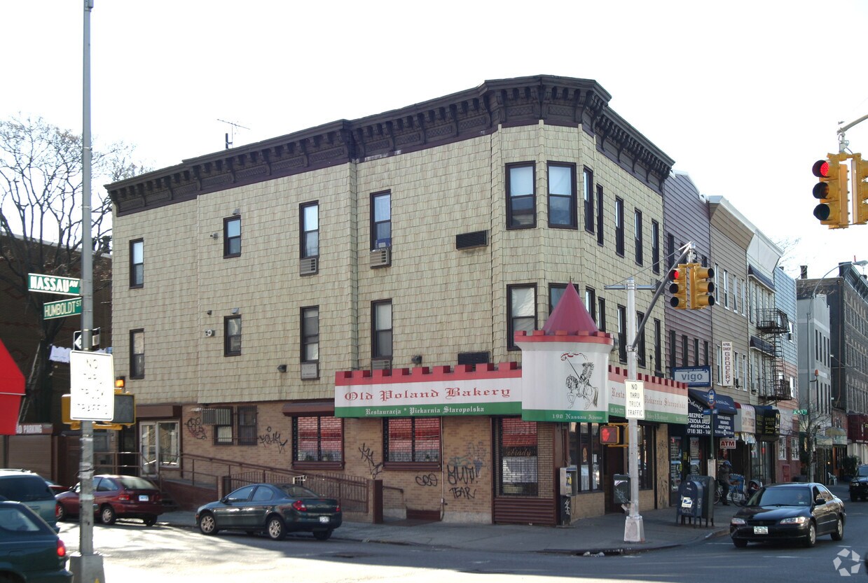 Primary Photo - 190 Nassau Ave