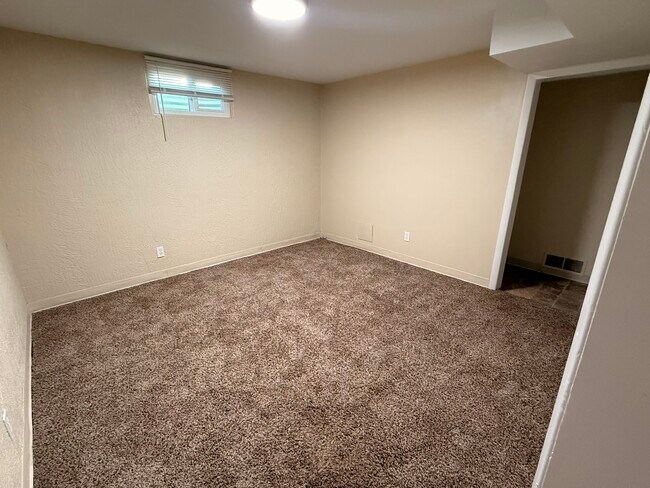 Habitación 2 del sótano - 1522 Rainier Dr