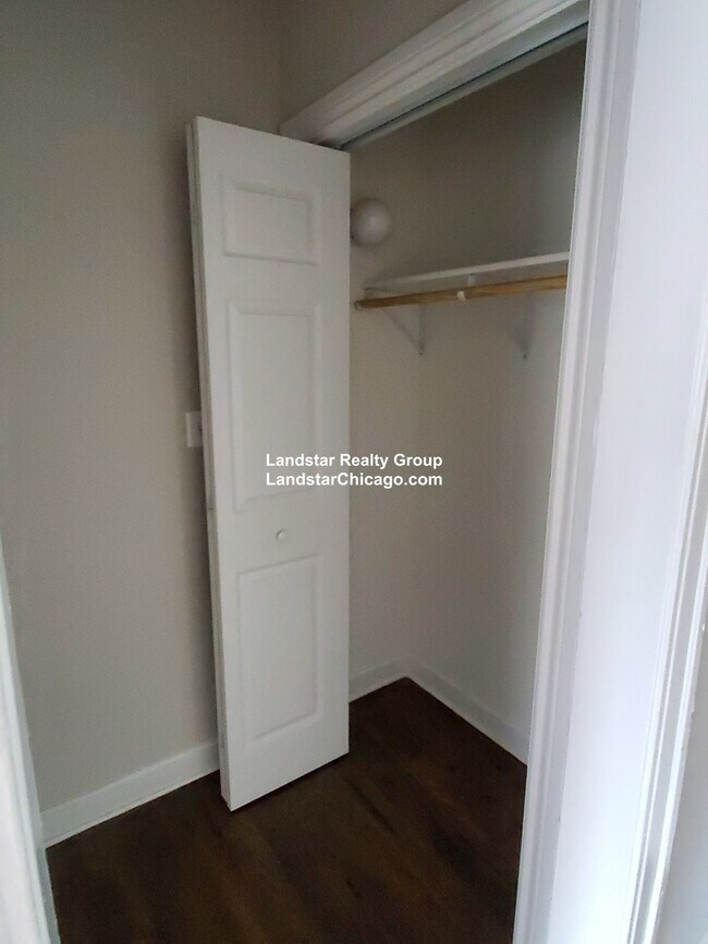 Foto del edificio - 1355 W Touhy Ave