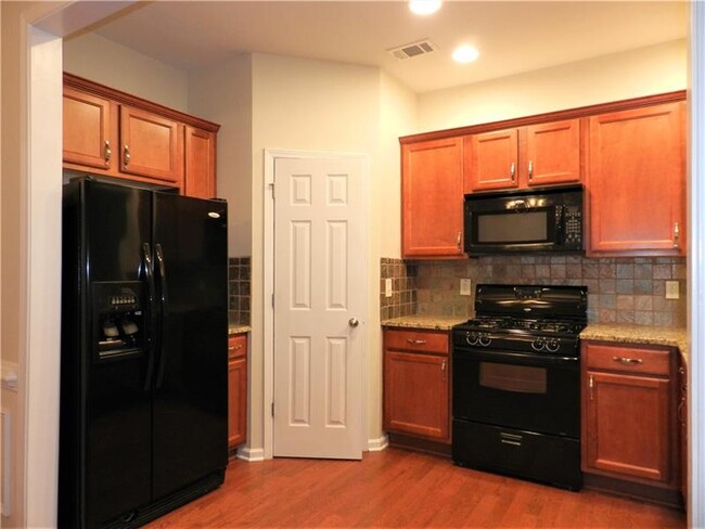 Building Photo - 2706 Beynon Ln NE