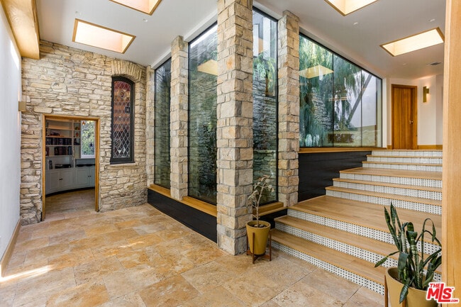 Foto del edificio - 4880 Queen Florence Ln