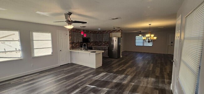 Foto del edificio - 20329 Astoria Ave